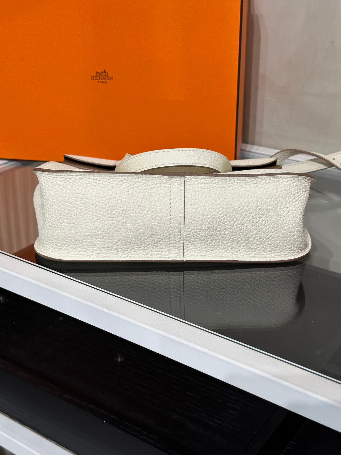 HERMES Halzan 25 - Mushroom/Beige De Weimar 蘑菇白/威瑪犬米金 B