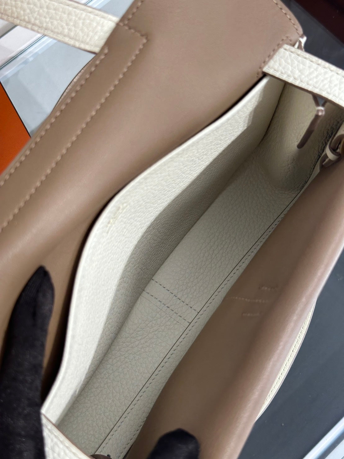 HERMES Halzan 25 - Mushroom/Beige De Weimar 蘑菇白/威瑪犬米金 B