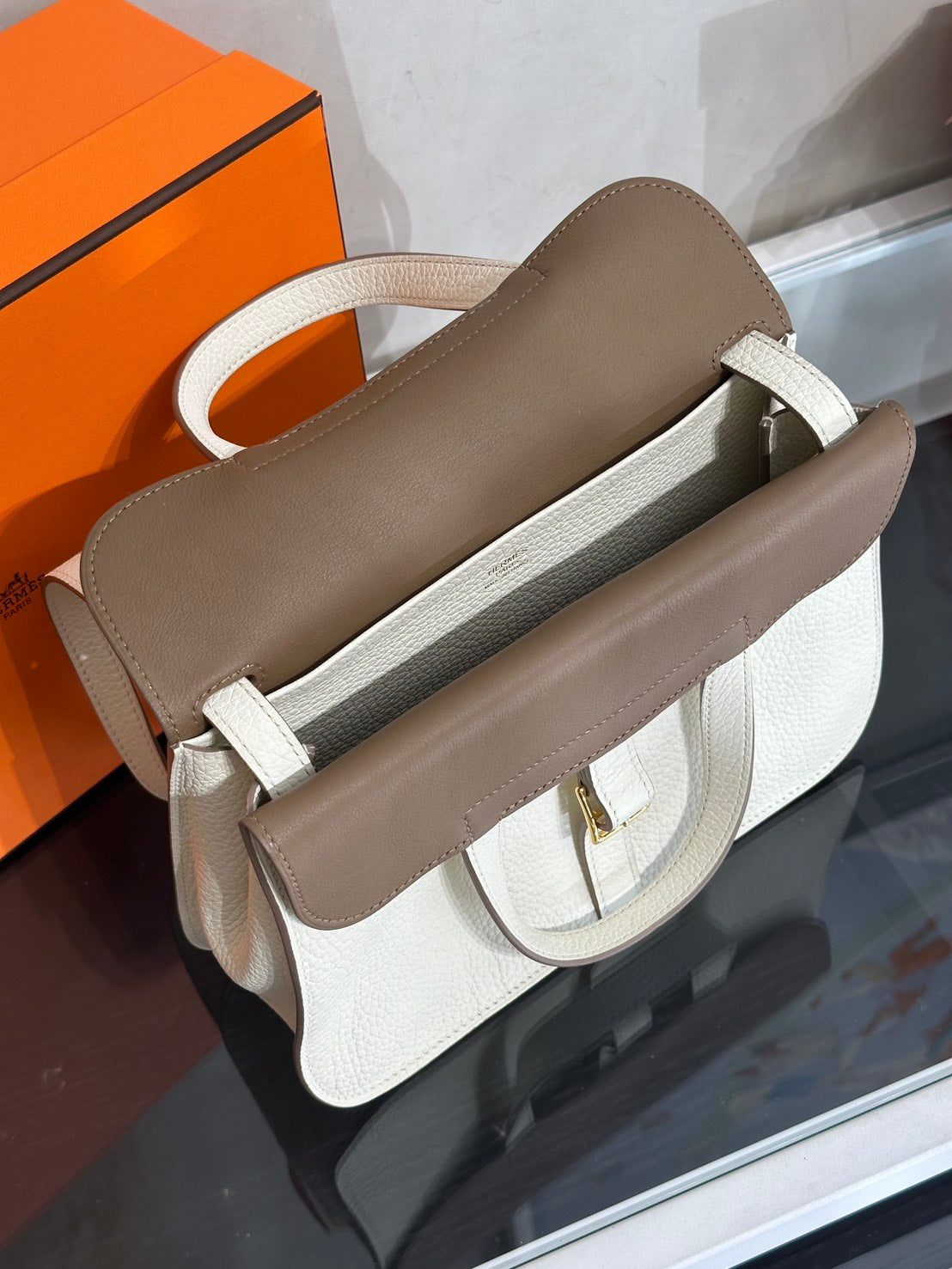 HERMES Halzan 25 - Mushroom/Beige De Weimar 蘑菇白/威瑪犬米金 B