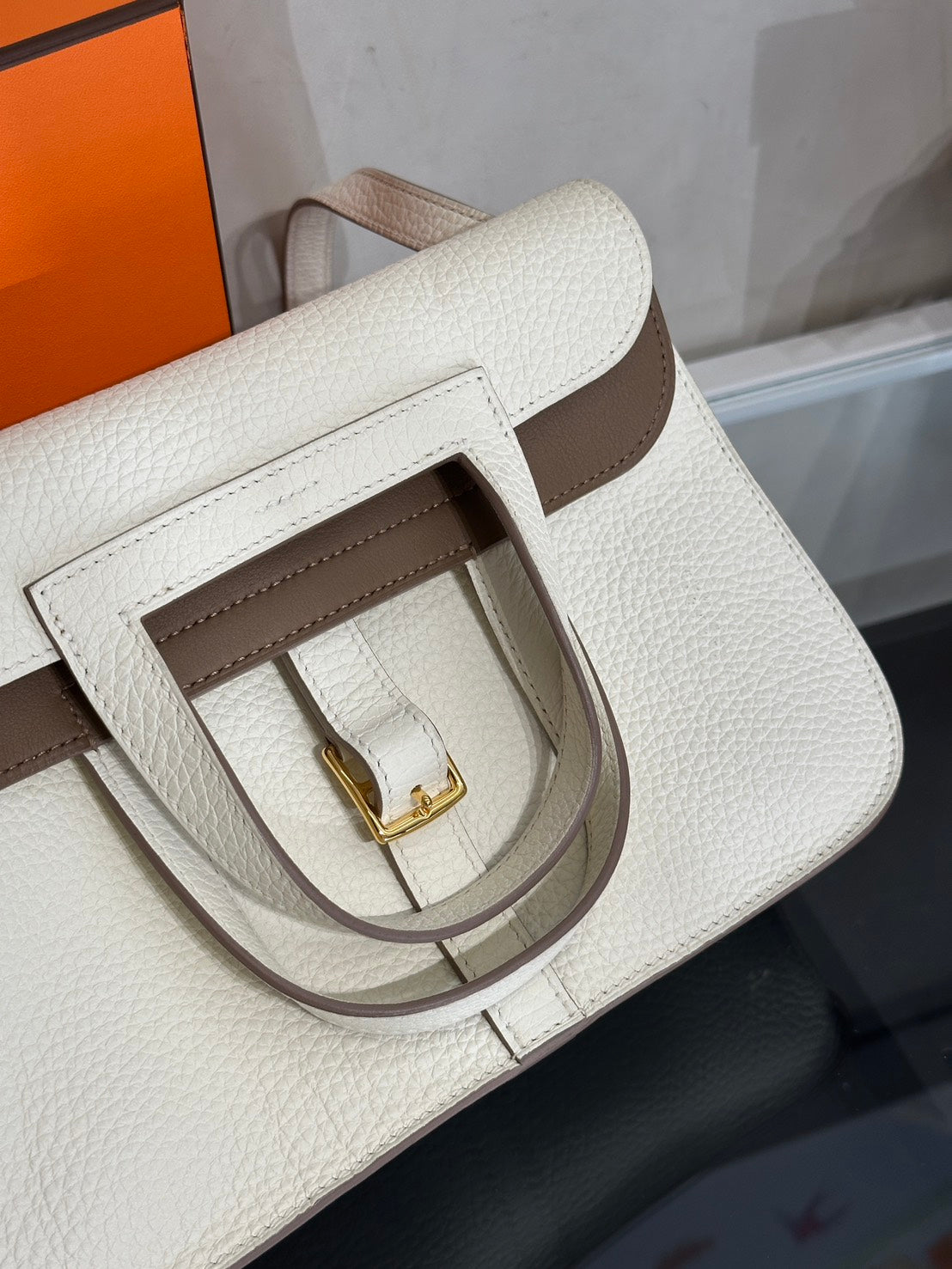 HERMES Halzan 25 - Mushroom/Beige De Weimar 蘑菇白/威瑪犬米金 B