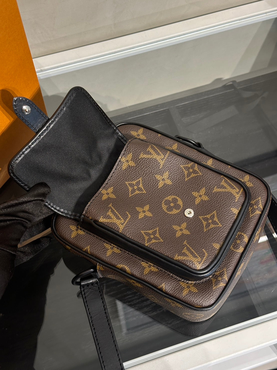 LOUIS VUITTON Christopher老花相機包