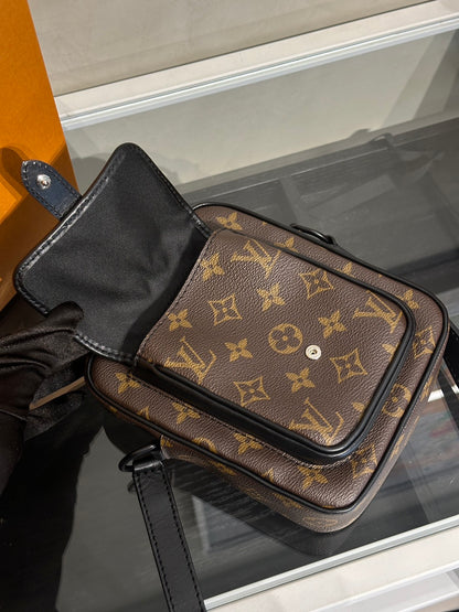 LOUIS VUITTON Christopher老花相機包