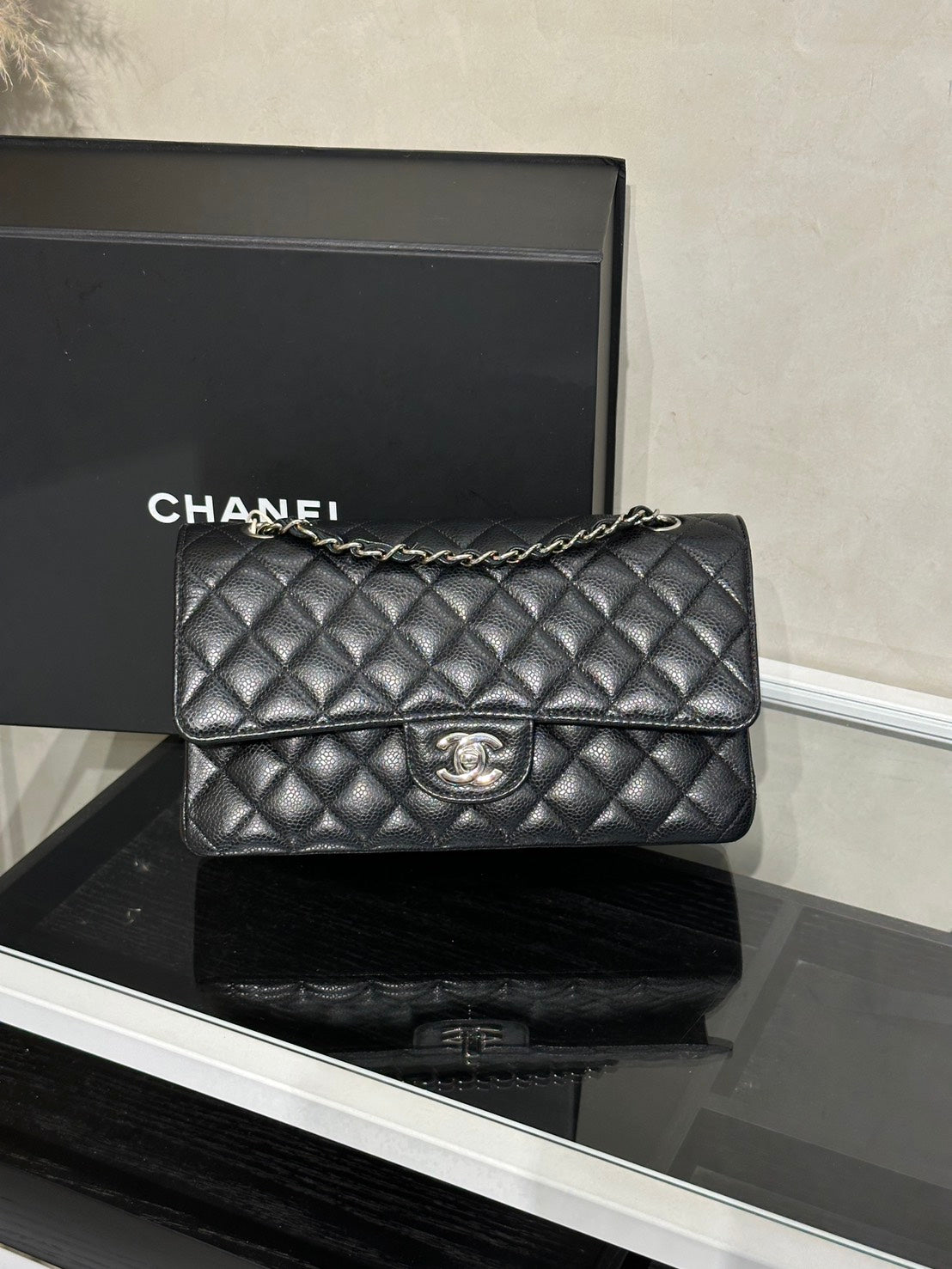 CHANEL 經典口蓋包 CF25 - 粒面牛皮黑銀30開