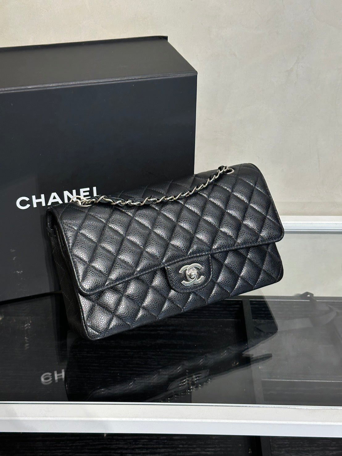 CHANEL 經典口蓋包 CF25 - 粒面牛皮黑銀30開