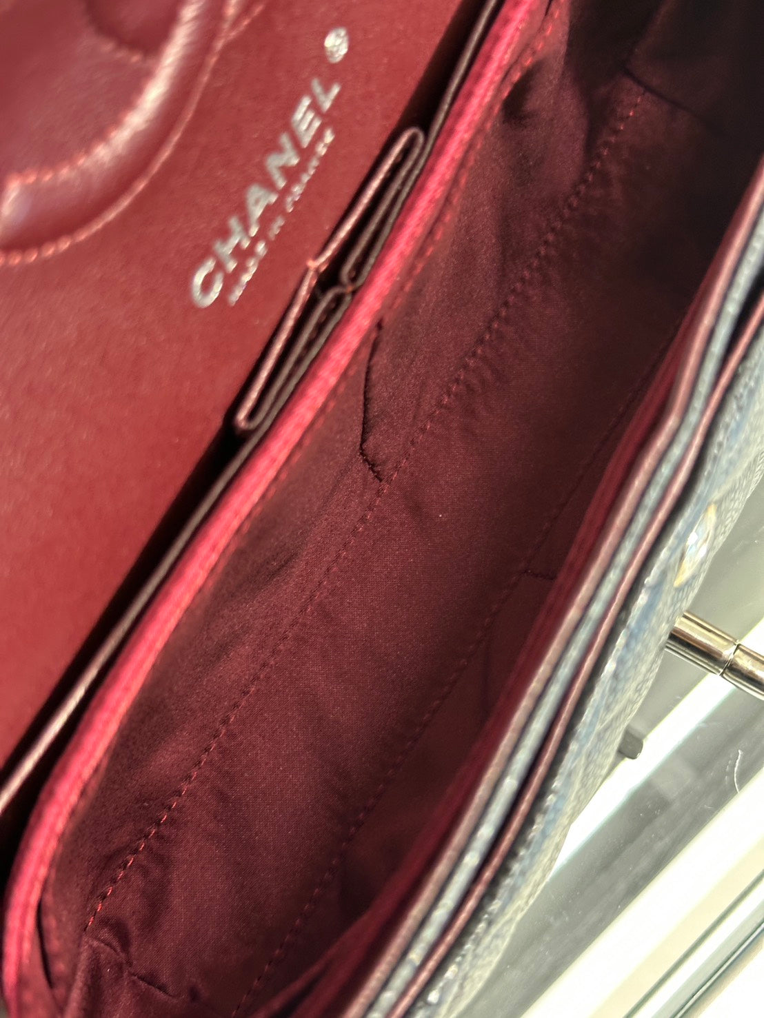 CHANEL 經典口蓋包 CF25 - 粒面牛皮黑銀30開