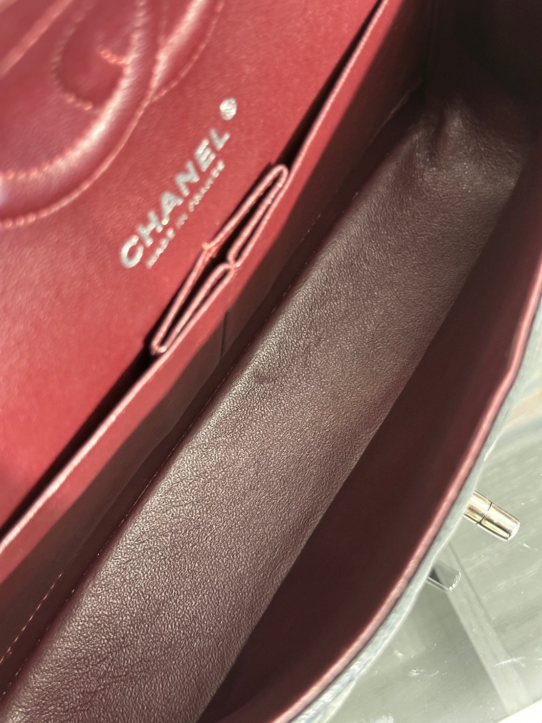 CHANEL 經典口蓋包 CF25 - 粒面牛皮黑銀30開