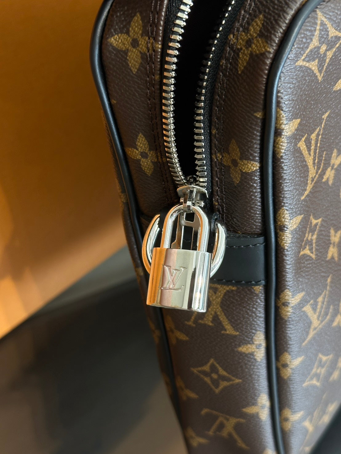 LOUIS VUITTON Porte-Documents Voyage公事包 - PM老花