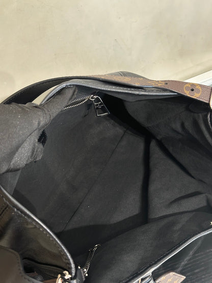 LOUIS VUITTON CarryAll Vibe - MM黑