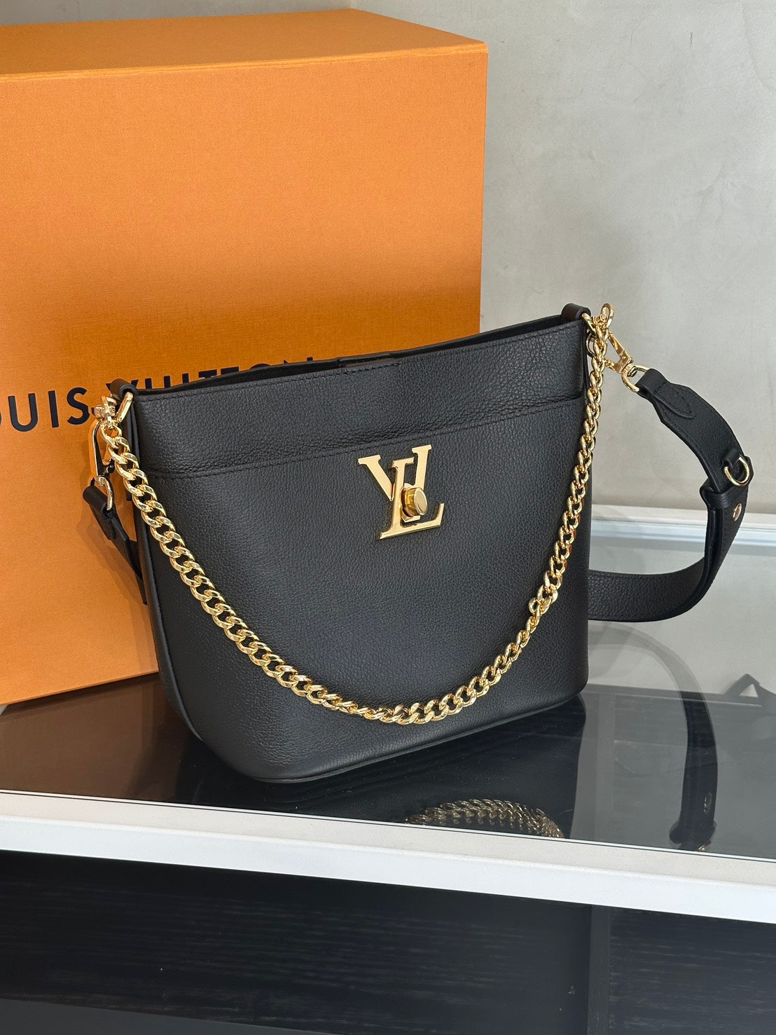 LOUIS VUITTON Lock and Walk - 黑