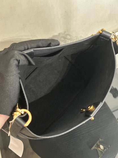 LOUIS VUITTON Lock and Walk - 黑
