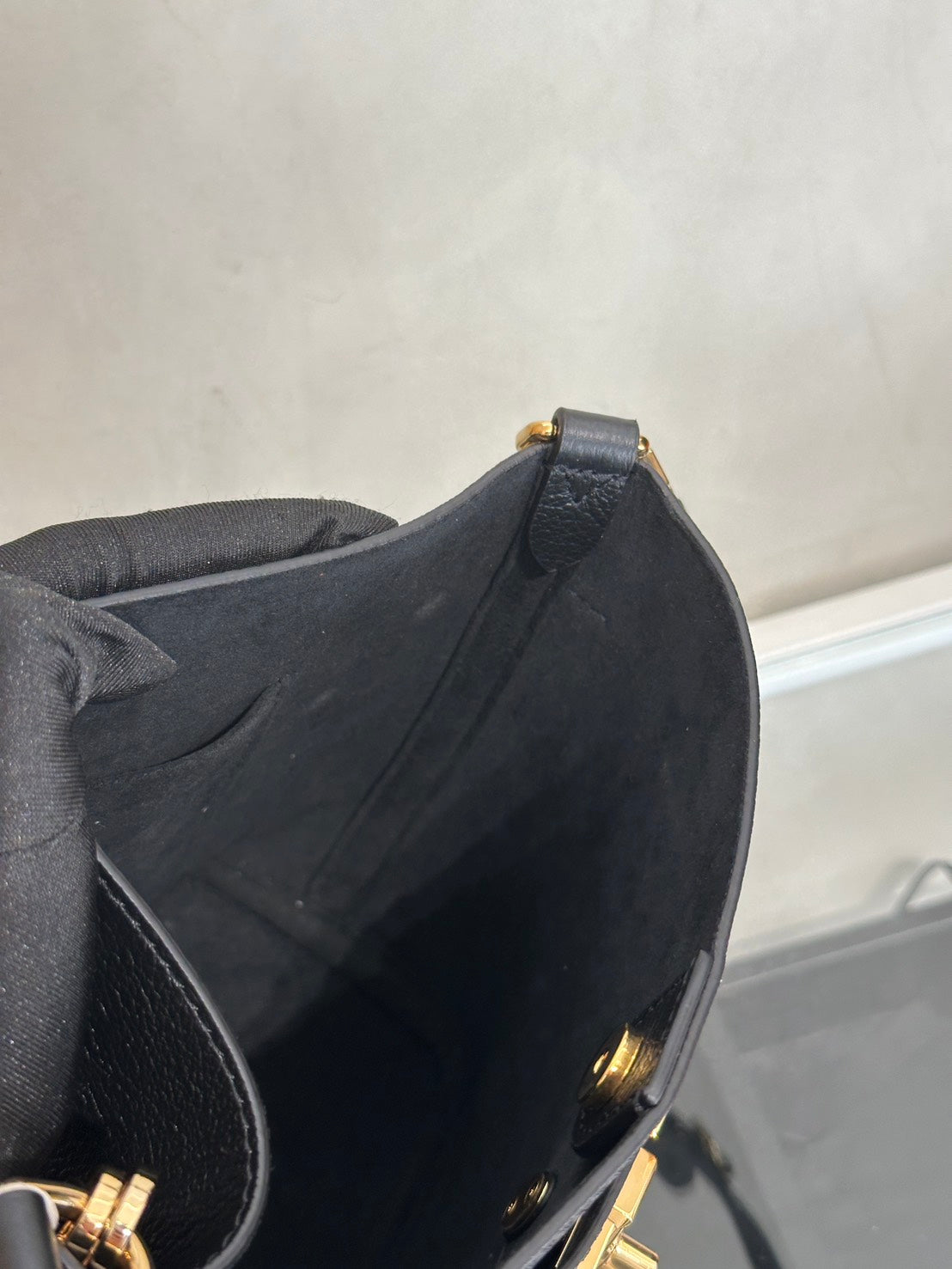 LOUIS VUITTON Lock and Walk - 黑