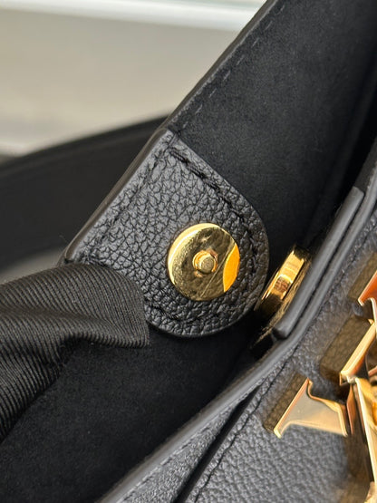 LOUIS VUITTON Lock and Walk - 黑