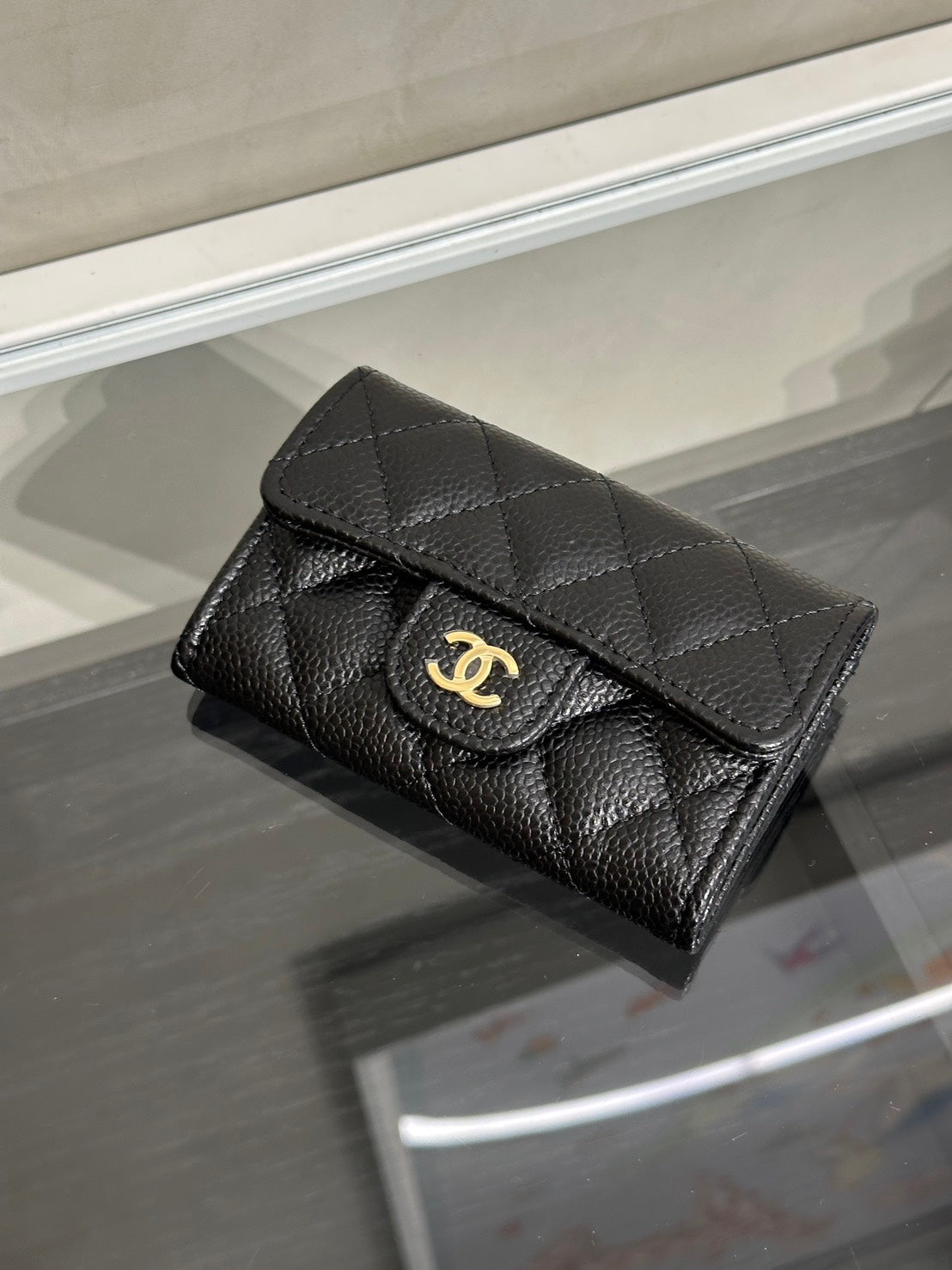 CHANEL 經典粒面牛皮口蓋卡包 - 黑金