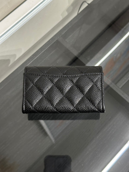 CHANEL 經典粒面牛皮口蓋卡包 - 黑金