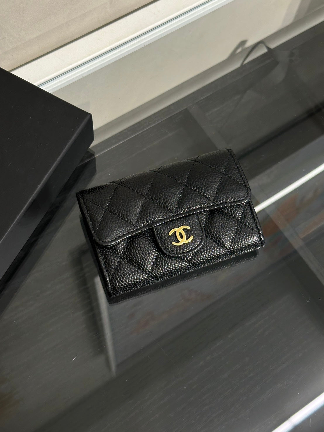 CHANEL 經典粒面牛皮口蓋卡包 - 黑金