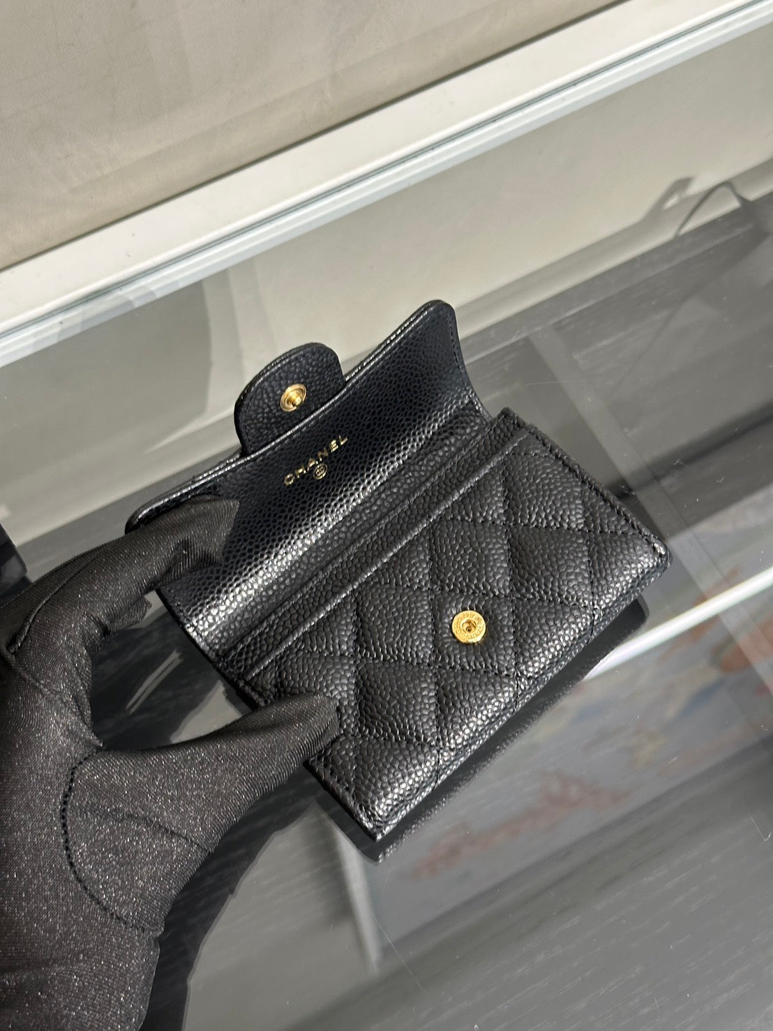 CHANEL 經典粒面牛皮口蓋卡包 - 黑金