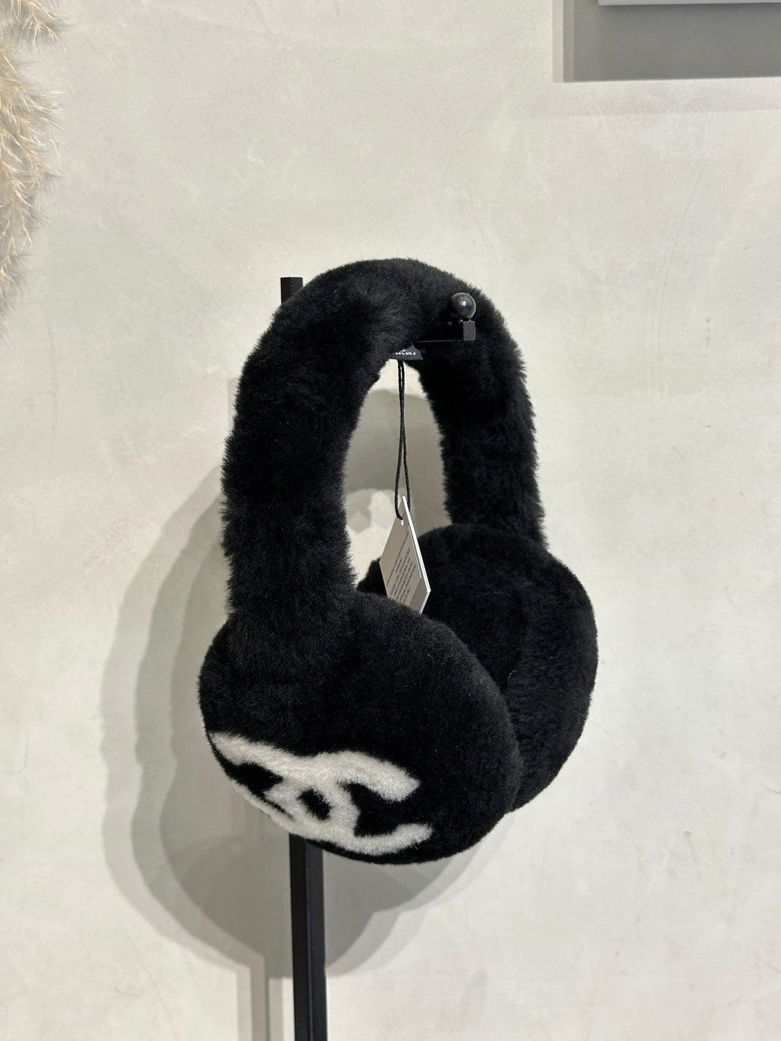CHANEL 雙C絨毛耳罩 - 黑