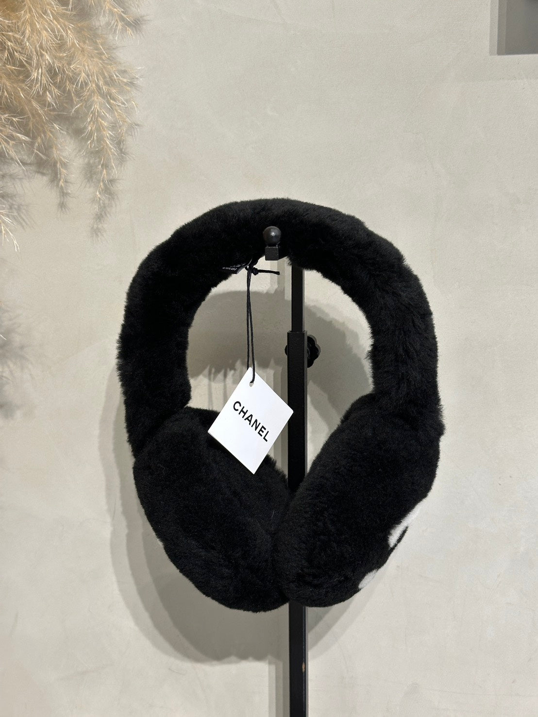 CHANEL 雙C絨毛耳罩 - 黑