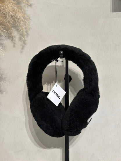 CHANEL 雙C絨毛耳罩 - 黑