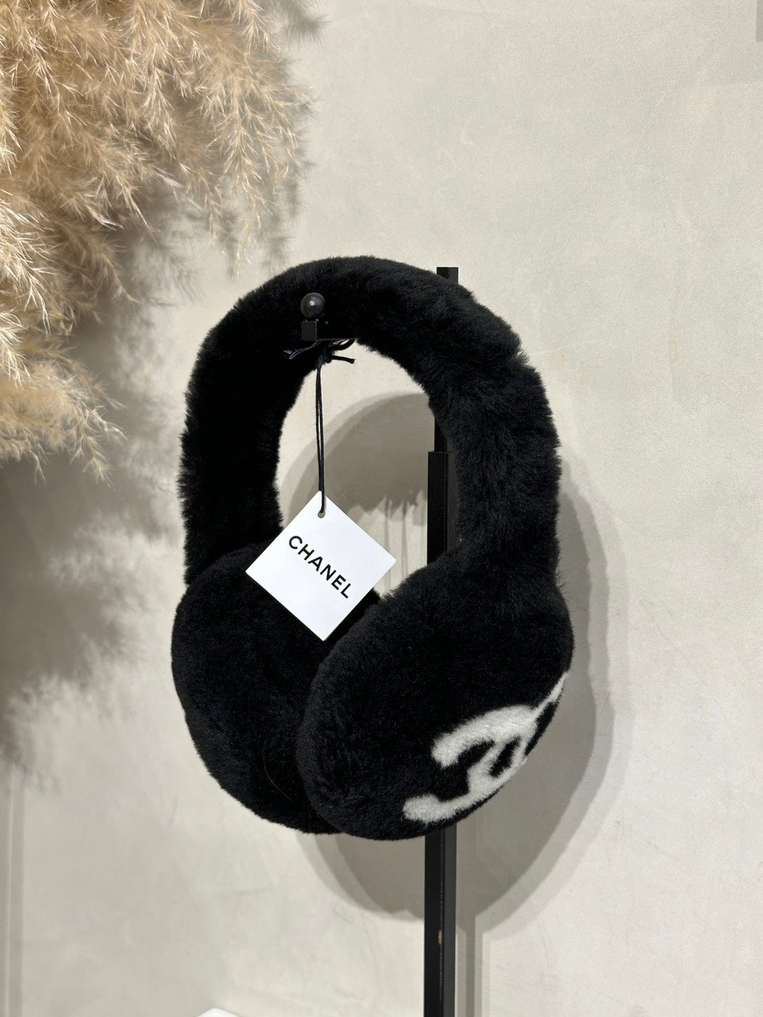 CHANEL 雙C絨毛耳罩 - 黑