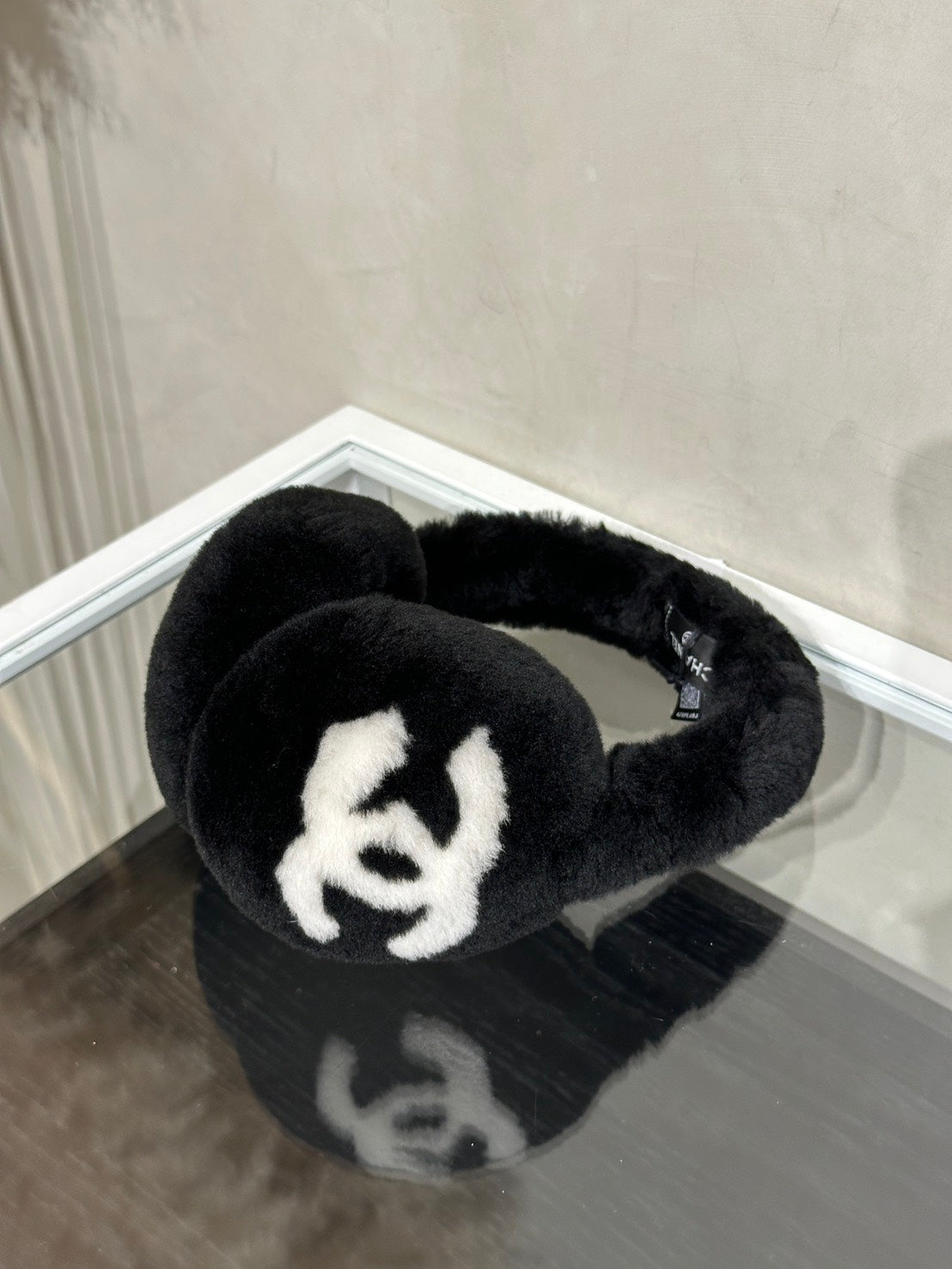 CHANEL 雙C絨毛耳罩 - 黑