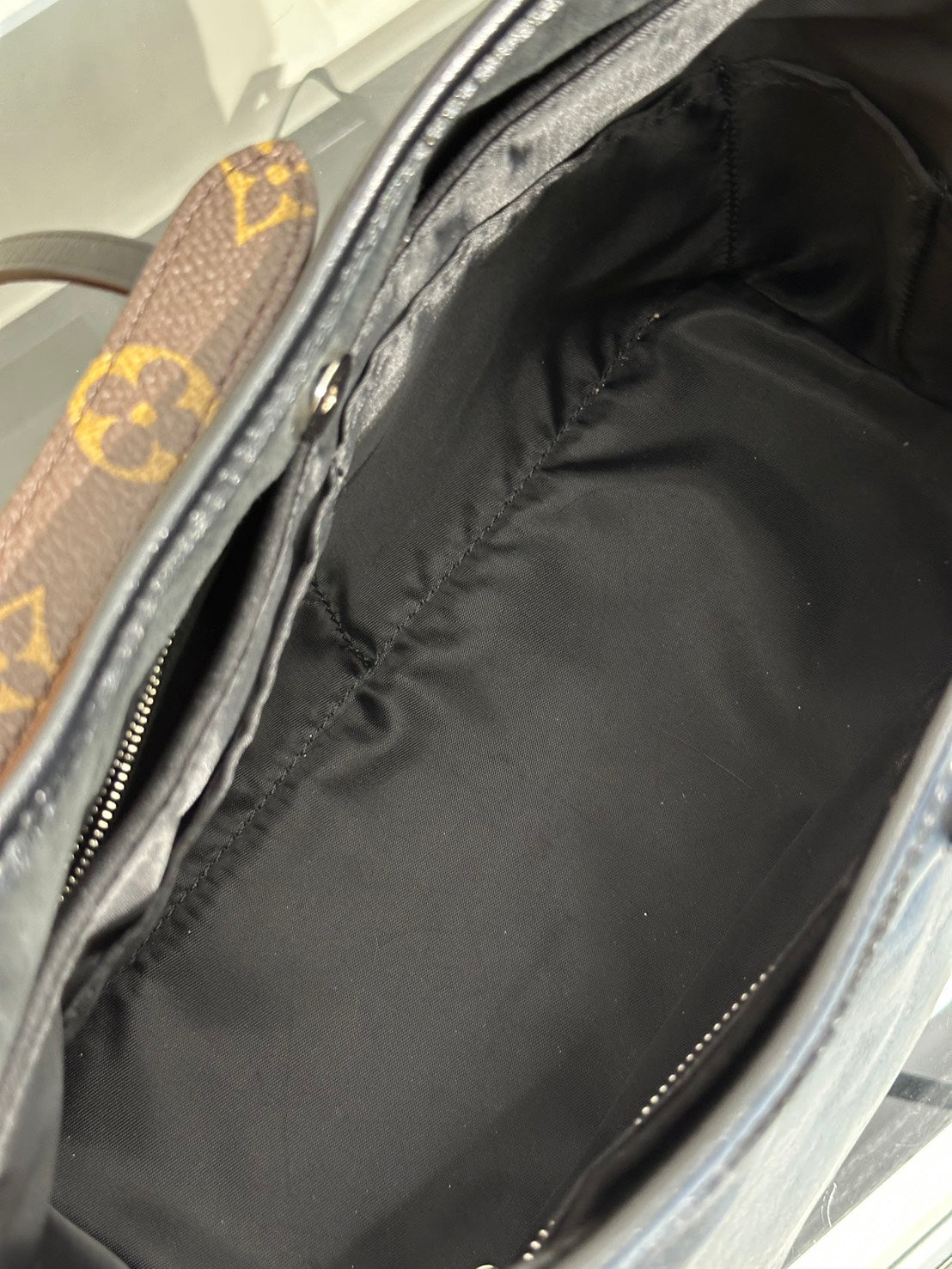 LOUIS VUITTON CarryAll Cargo Vibe - PM黑