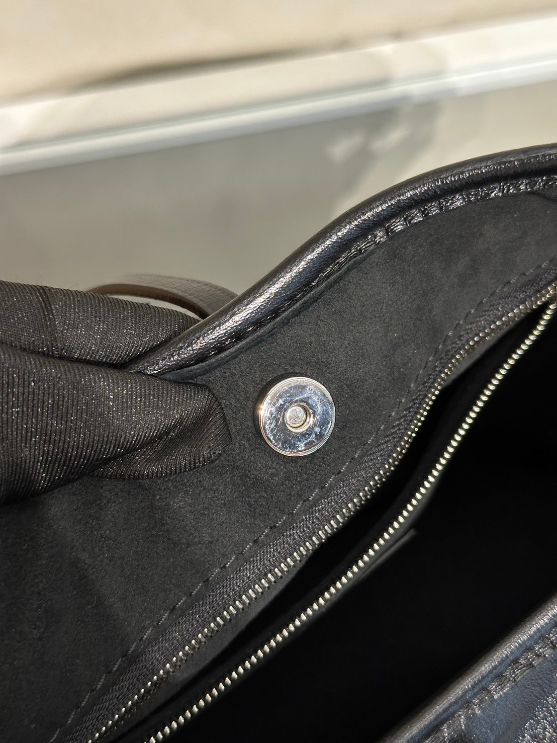LOUIS VUITTON CarryAll Cargo Vibe - PM黑
