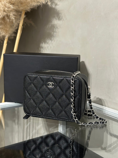 CHANEL 粒面牛皮相機包 - 黑銀31開