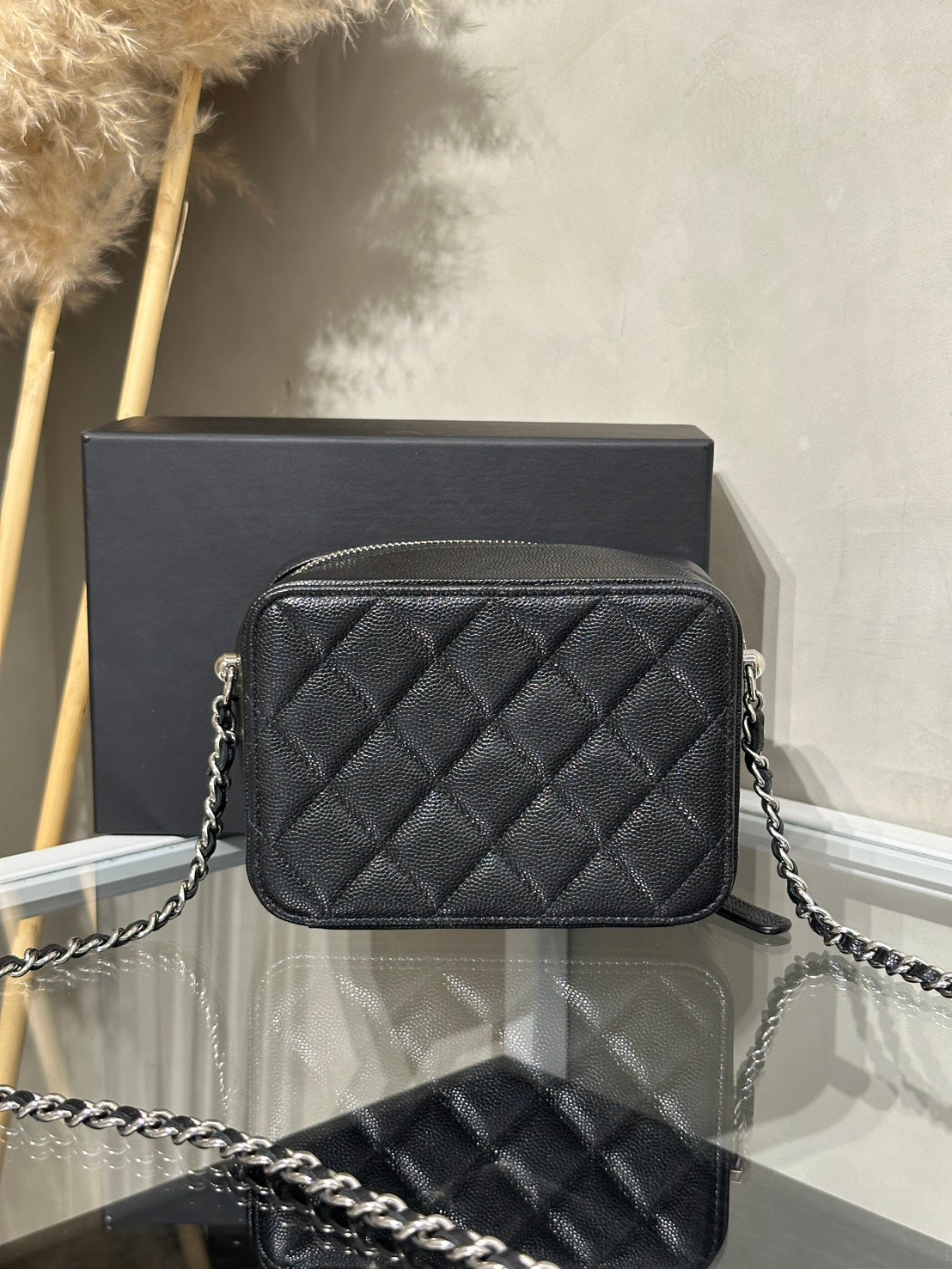 CHANEL 粒面牛皮相機包 - 黑銀31開
