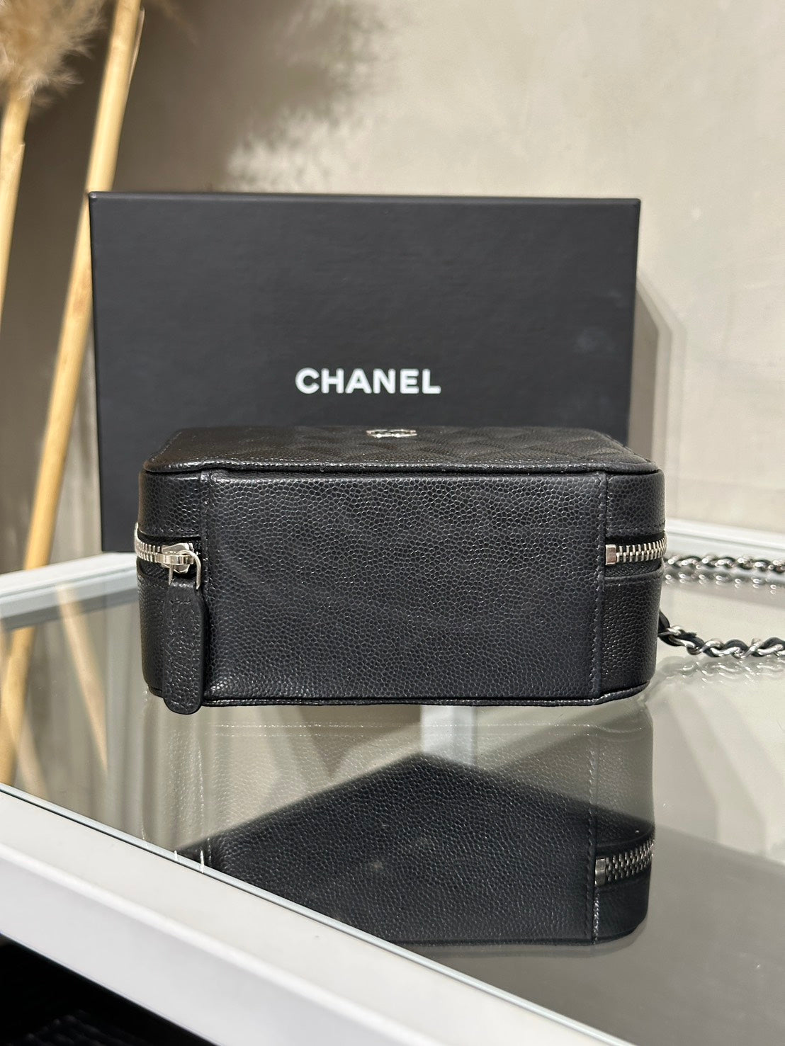 CHANEL 粒面牛皮相機包 - 黑銀31開
