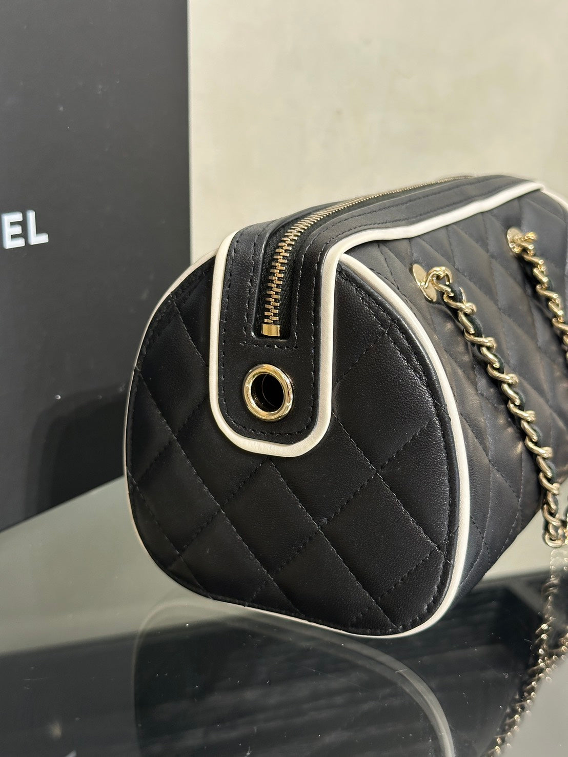 CHANEL 25P小羊皮保齡球包