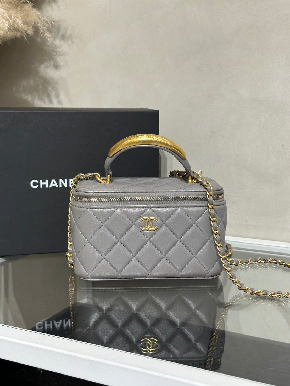 CHANEL 22B手柄長盒子 - 灰金