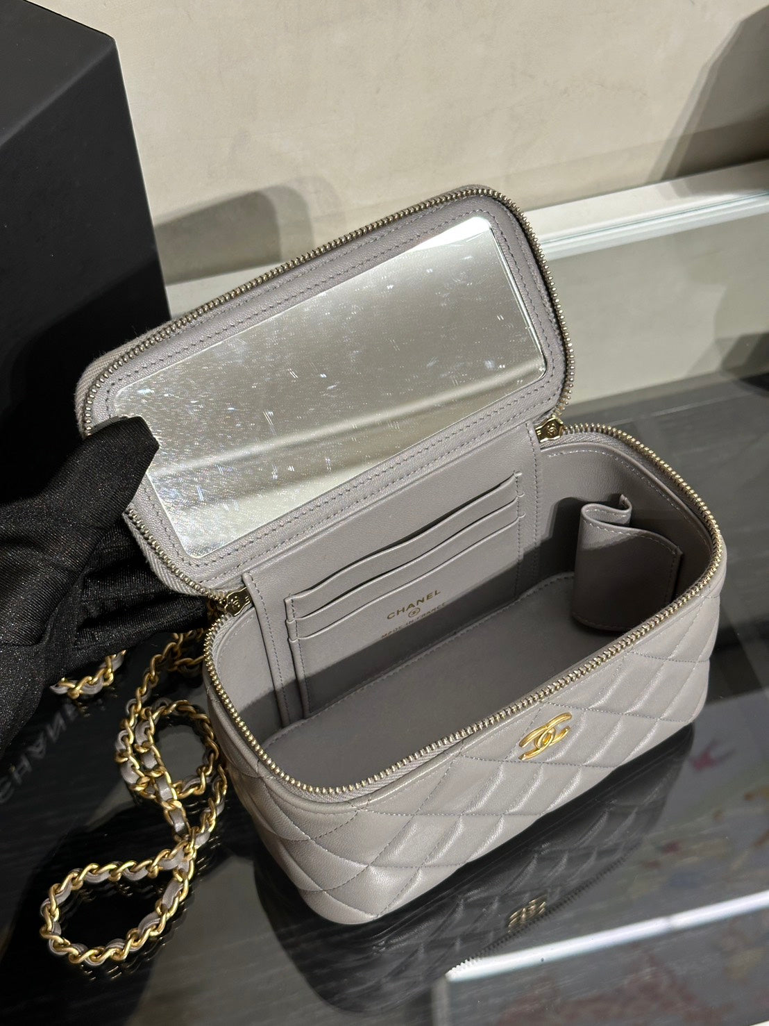 CHANEL 22B手柄長盒子 - 灰金
