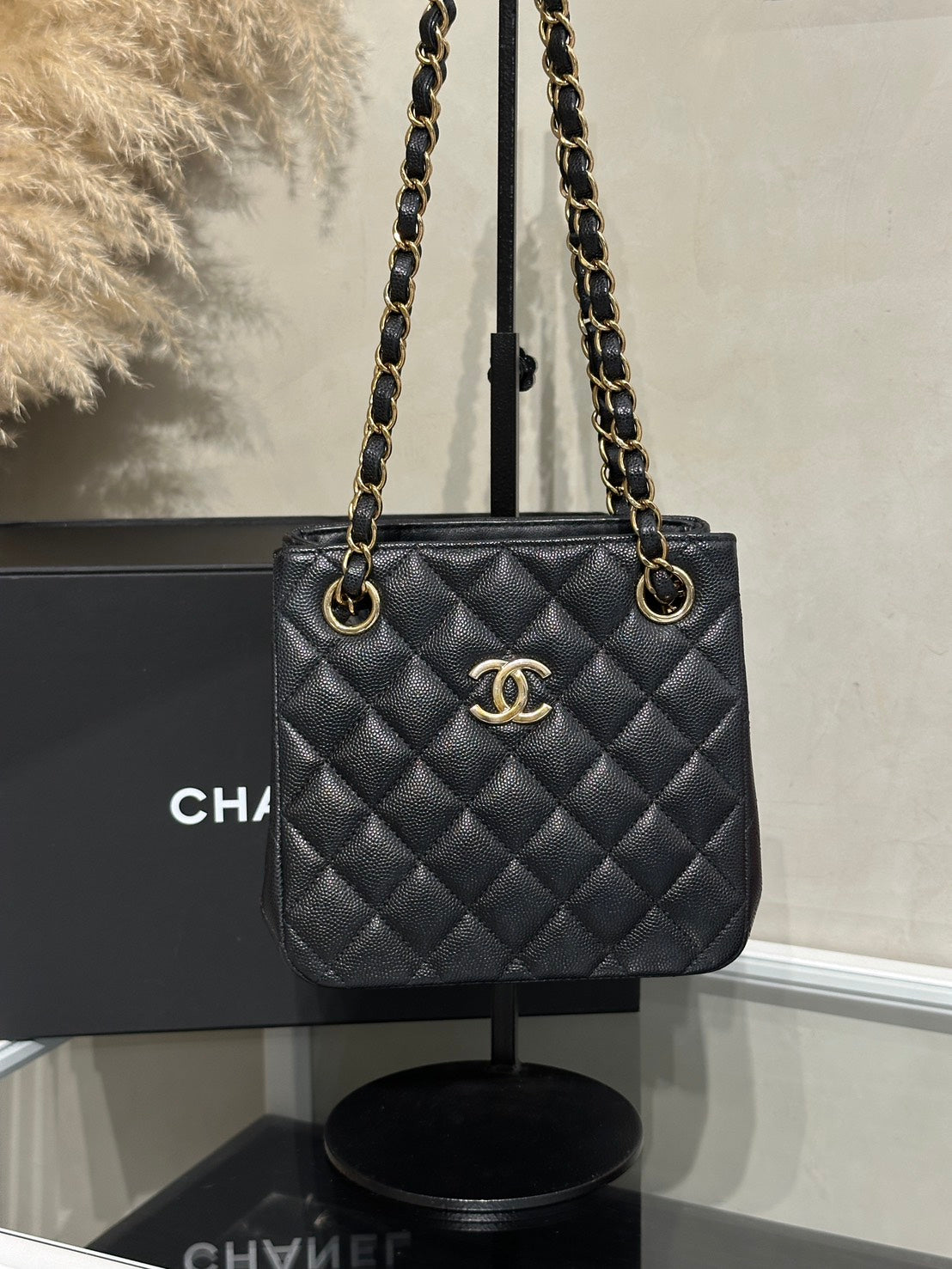CHANEL Mini Tote粒面牛皮水桶包 - 黑金