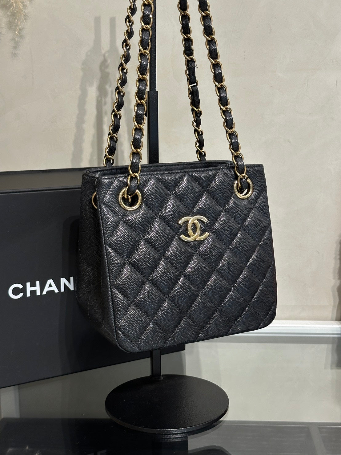 CHANEL Mini Tote粒面牛皮水桶包 - 黑金