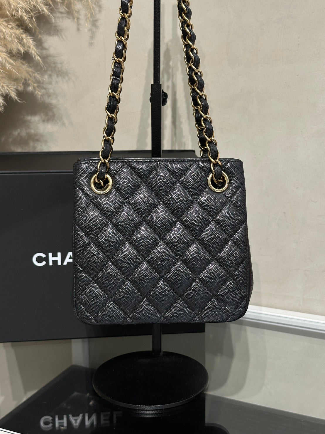 CHANEL Mini Tote粒面牛皮水桶包 - 黑金