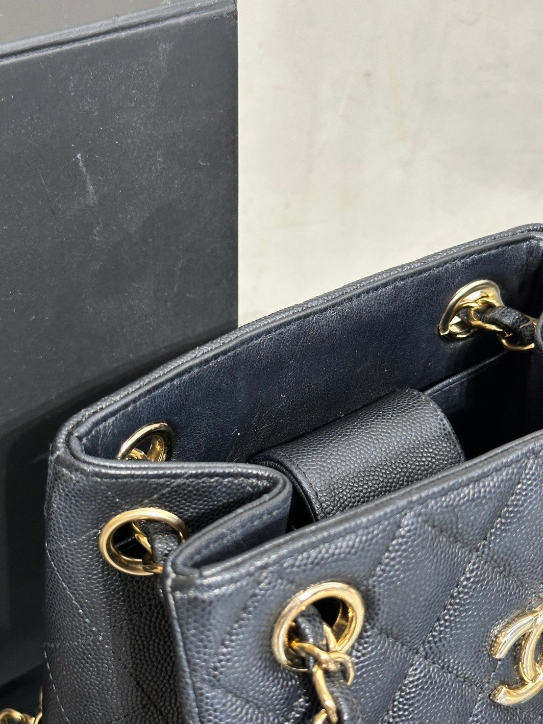 CHANEL Mini Tote粒面牛皮水桶包 - 黑金