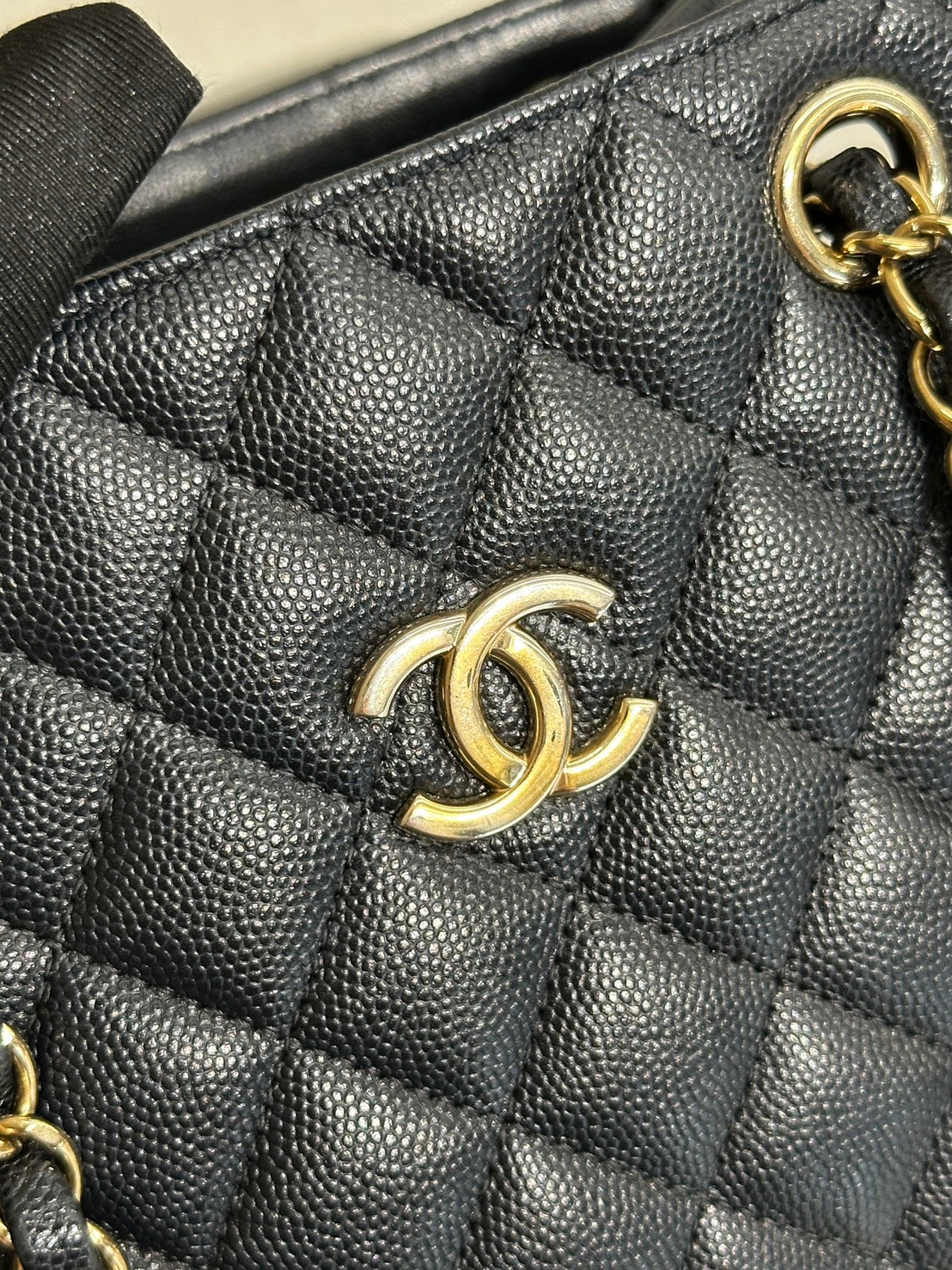 CHANEL Mini Tote粒面牛皮水桶包 - 黑金