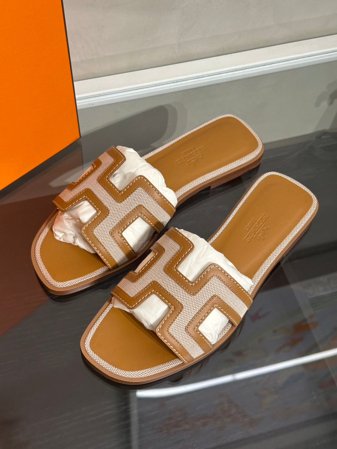 HERMES Oran拖鞋 - 榛果/米 34.5