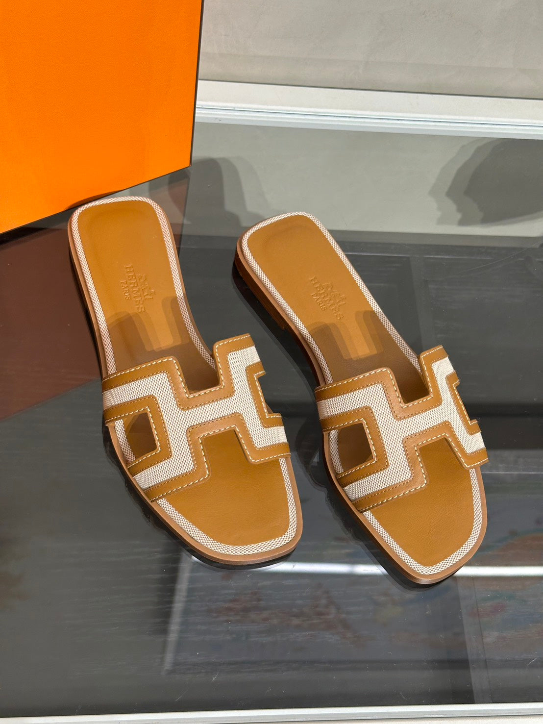 HERMES Oran拖鞋 - 榛果/米 34.5
