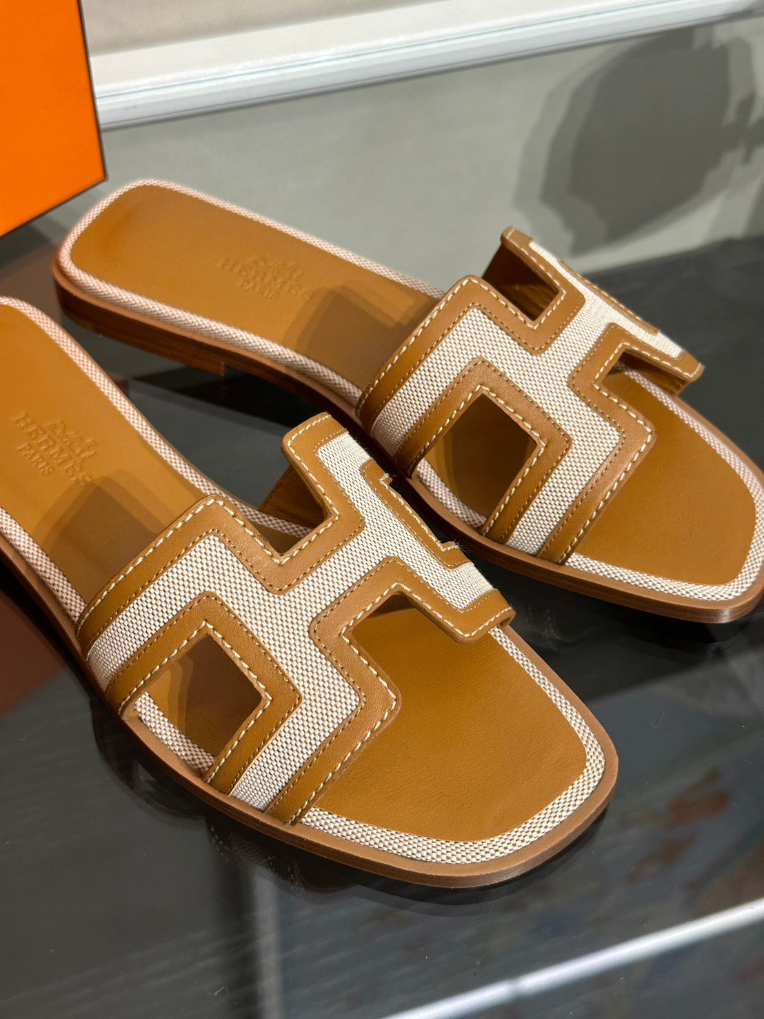 HERMES Oran拖鞋 - 榛果/米 34.5