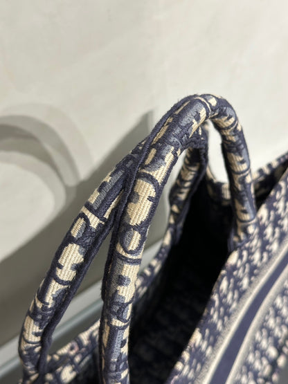 DIOR 經典老花刺繡Tote - 中號深藍
