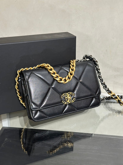 CHANEL 19 經典菱格紋雙色鍊WOC - 黑金