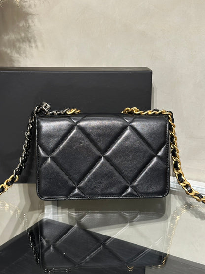 CHANEL 19 經典菱格紋雙色鍊WOC - 黑金