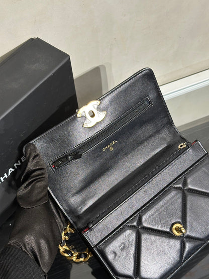 CHANEL 19 經典菱格紋雙色鍊WOC - 黑金