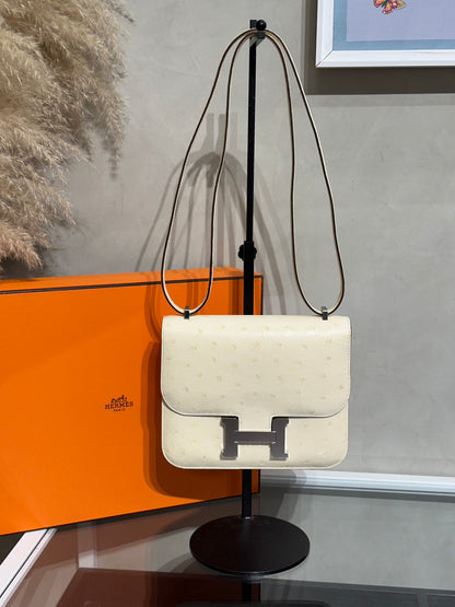 HERMES Mini Constance 19 - Craie 10 鴕鳥皮奶昔白銀 B