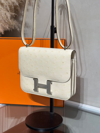 HERMES Mini Constance 19 - Craie 10 鴕鳥皮奶昔白銀 B