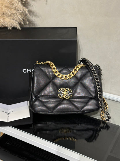 CHANEL 19 Bag 菱格紋羊皮手提肩背包 26 - 黑金