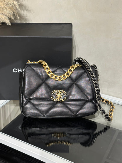 CHANEL 19 Bag 菱格紋羊皮手提肩背包 26 - 黑金