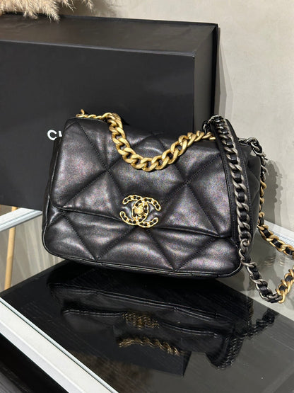 CHANEL 19 Bag 菱格紋羊皮手提肩背包 26 - 黑金